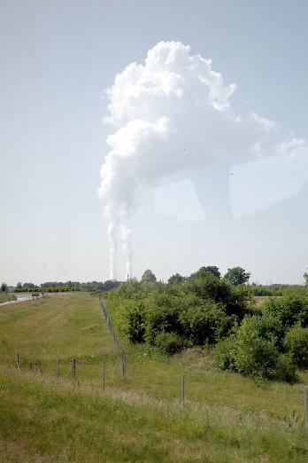 Image de la centrale nucléaire de Belleville-sur-Loire : la vapeur d’eau est un gaz à effet de serre